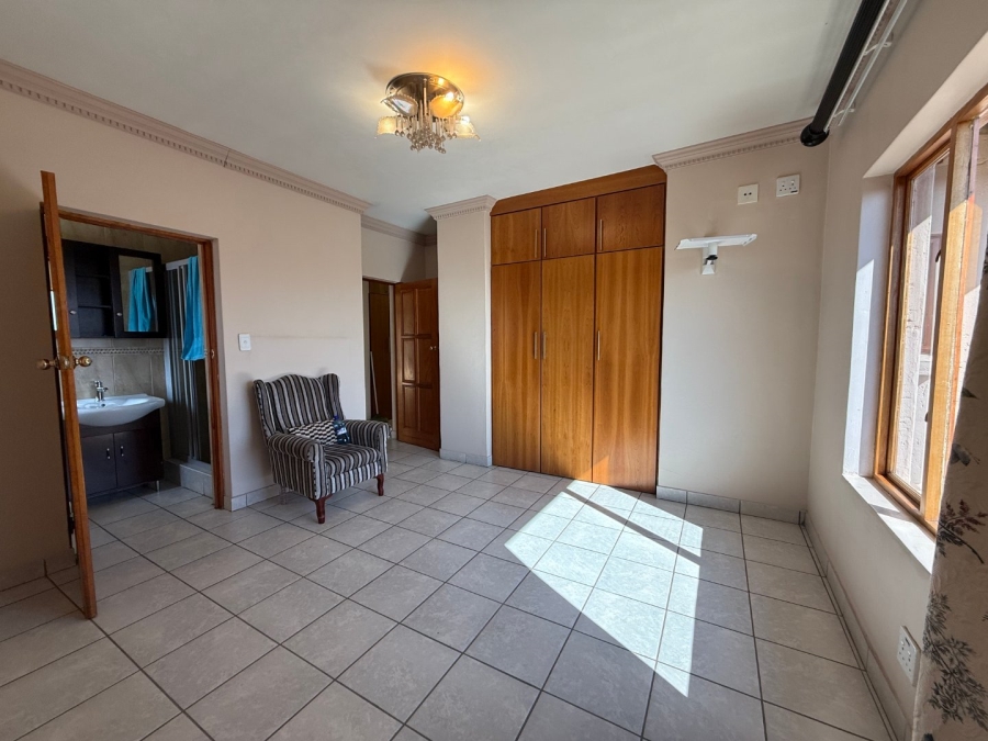 5 Bedroom Property for Sale in Birdwood Estate North West